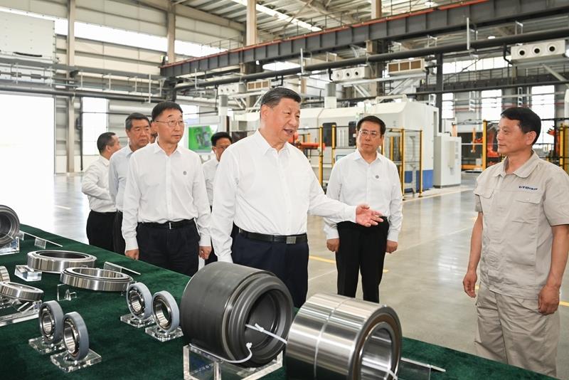 2025年5月19日，習(xí)近平總書記在河南洛陽軸承集團股份有限公司智能工廠考察。