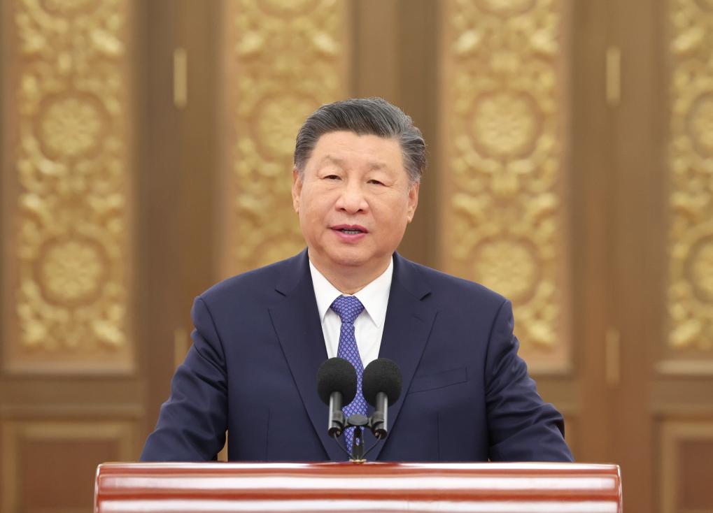 2024年9月23日，習(xí)近平總書記在人民大會(huì)堂接見探月工程嫦娥六號(hào)任務(wù)參研參試人員代表并參觀月球樣品和探月工程成果展覽。這是習(xí)近平總書記發(fā)表重要講話。新華社記者 鞠鵬 攝