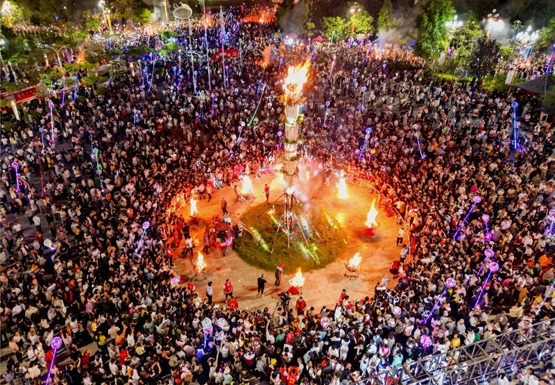 云南多地歡度火把節(jié)(1)#XxjpsgC007251_20250720_PEPFN0A001.jpg